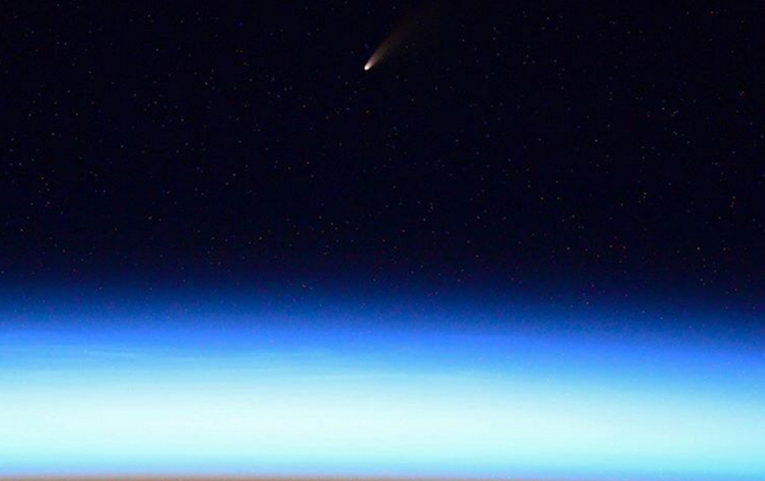 Космонавт Иван Вагнер опубликовал фотографию кометы с борта Международной космической станции. Фото скриншот Instagram @ivan_mks63