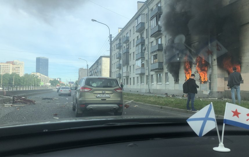 Крупный пожар на Краснопутиловской улице в Петербурге. Фото ДТП/ЧП, vk.com