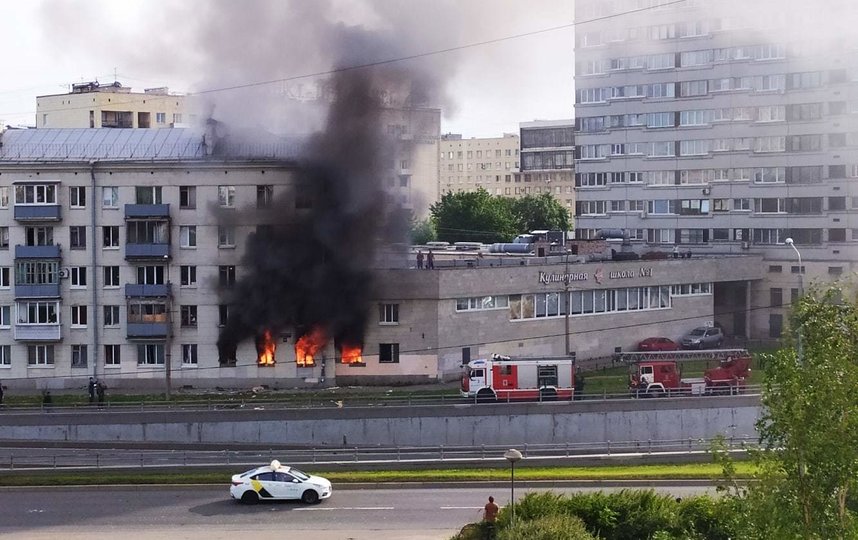 Фото с места пожара на Краснопутиловской улице в Петербурге. Фото ДТП/ЧП, vk.com