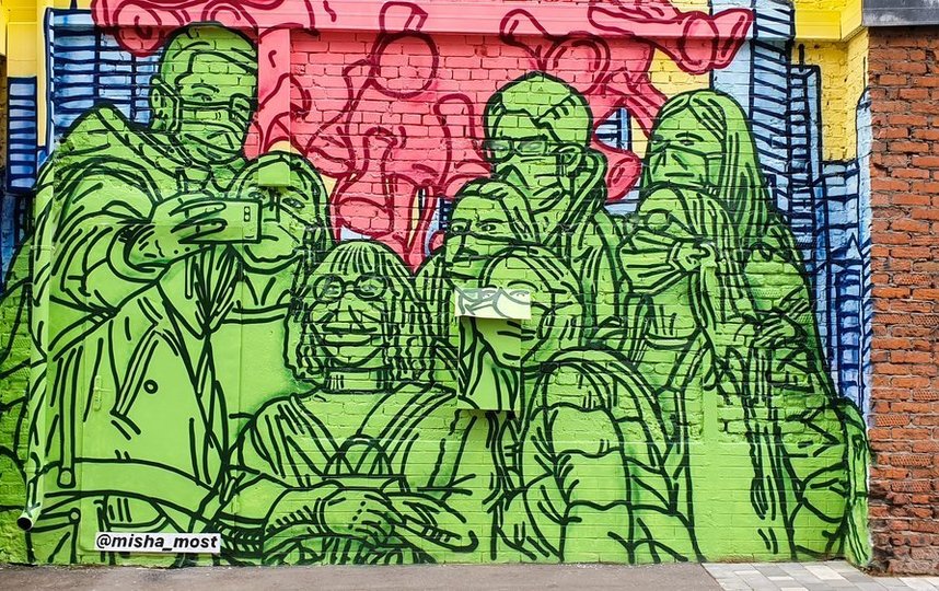 Граффити на стене дизайн-завода "Флакон", посвященное пандемии коронавируса. Фото агентство "Москва"