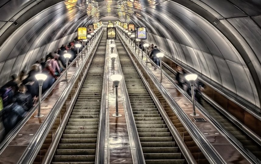 Продление "оранжевой" ветки метро от "Улицы Дыбенко" до "Кудрово" снизит нагрузку. Фото Pixabay.