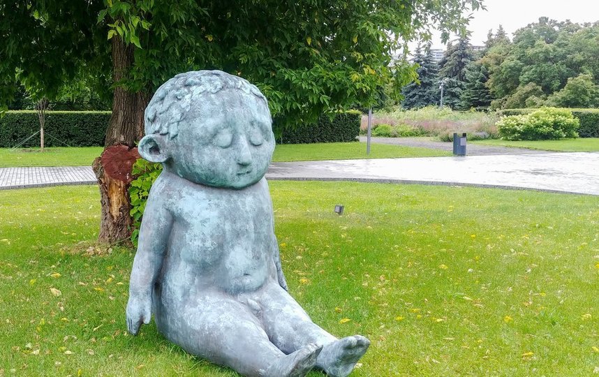 Скульптуры, подаренные на день рождения парку. Фото АГН "Москва"