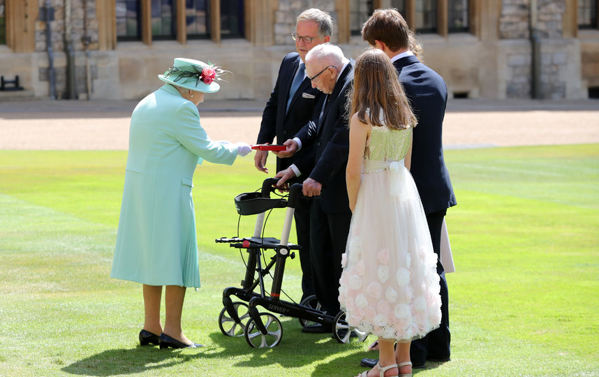 Королева Елизавета и Том Мур. Фото Getty
