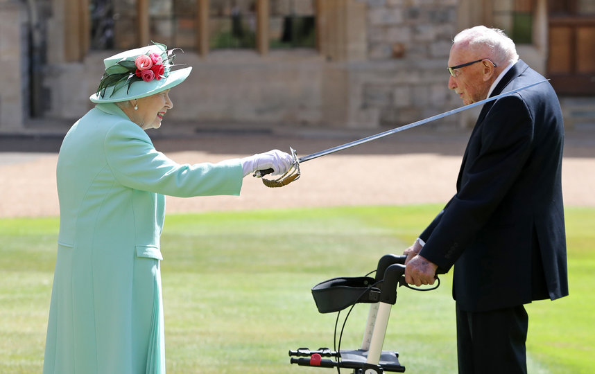 Королева Елизавета и Том Мур. Фото Getty