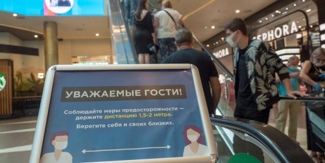 В торговых центрах Петербурга в день открытия был аншлаг.
