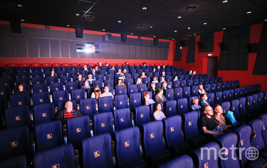 Кинотеатры в Москве возобновили работу: репортаж из кинозала