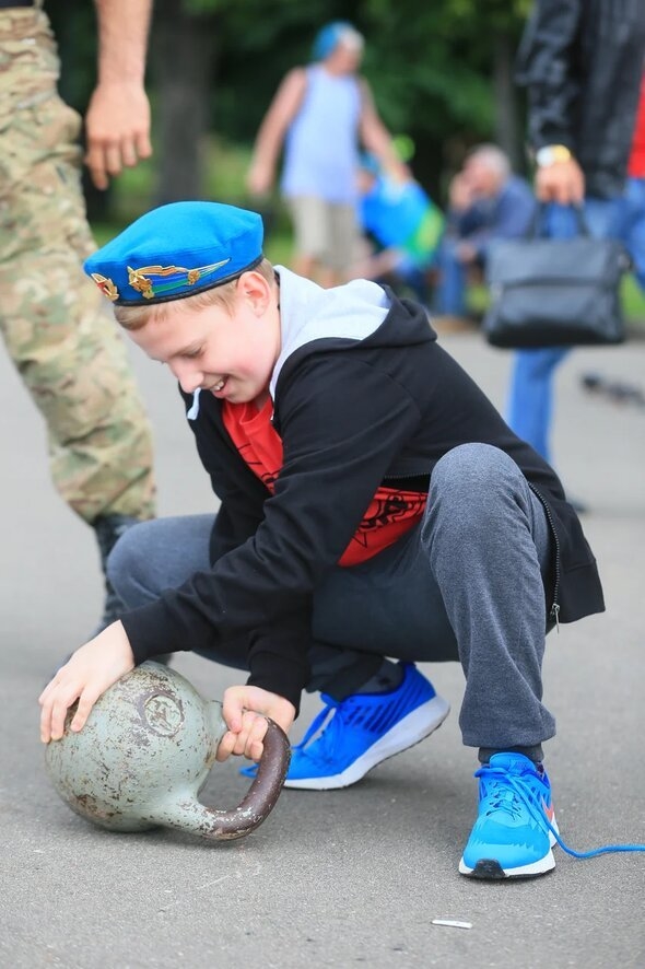 V Moskve Desantniki Prazdnuyut Den Vdv Foto Novosti Moskva Metro