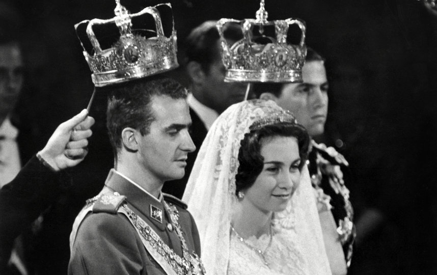 Хуан Карлос I был главой государства с 1975 по 2014 год. Хуан Карлос I и его супруга София Греческая. Архивное фото. Фото AFP
