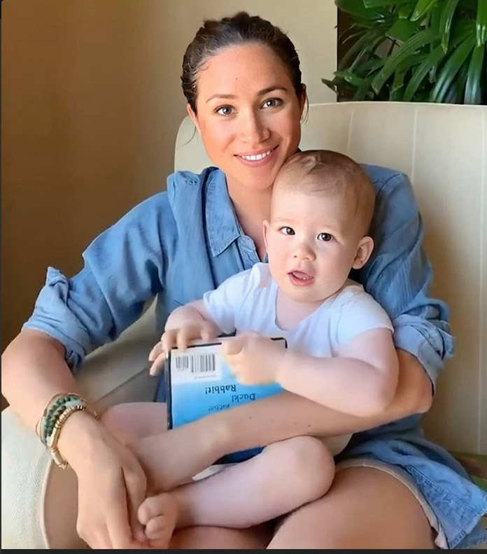 Меган Маркл в первый день рождения сына Арчи. Фото Скриншот Youtube