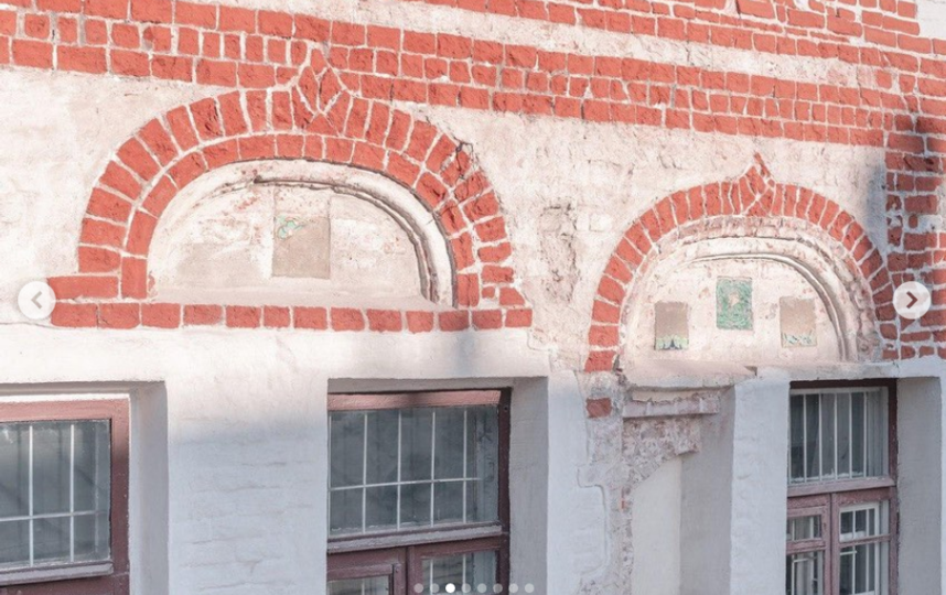 Каменные палаты середины XVII века сегодня. Москва, Подколокольный пер. 11/11/1. Фото Instagram @fondvnimanie
