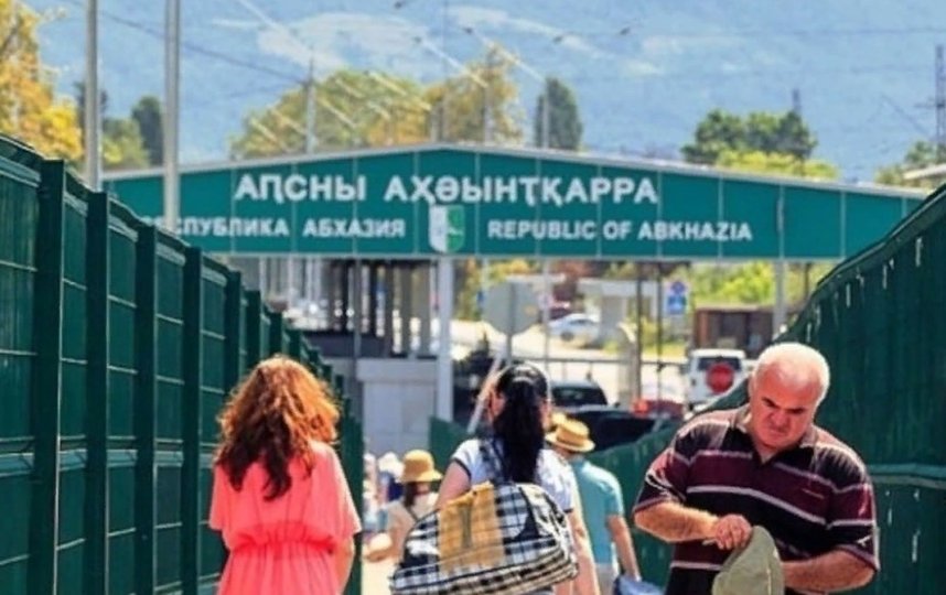 Абхазию открыли 1 августа. Фото https://www.instagram.com/p/CDarbcQALKe/.
