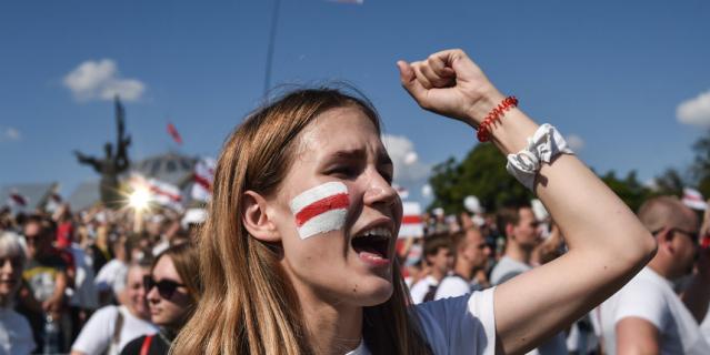 Митинг оппозиционеров. Митинг оппозиционеров.