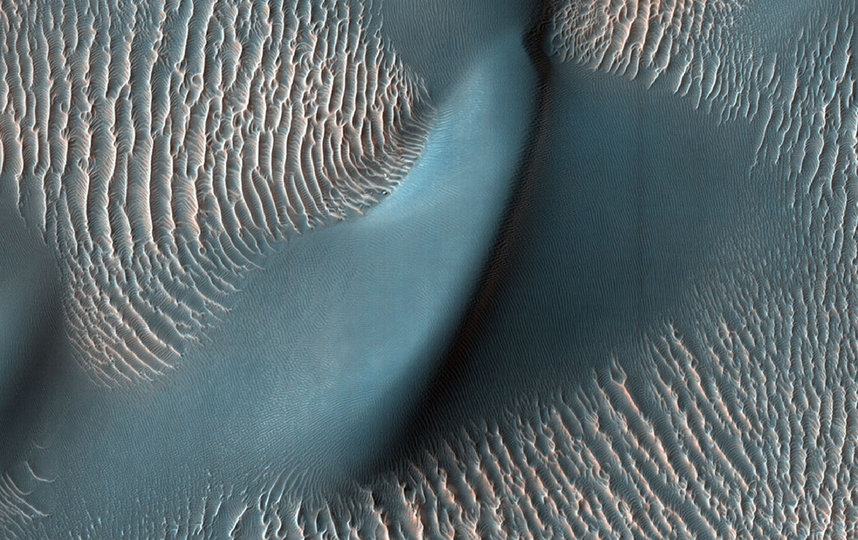 Марс, вид сверху. Фото предоставлены NASA.