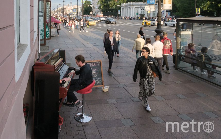 В этом году в центре Петербурга появились несколько старых пианино. Фото Алена Бобрович., "Metro"