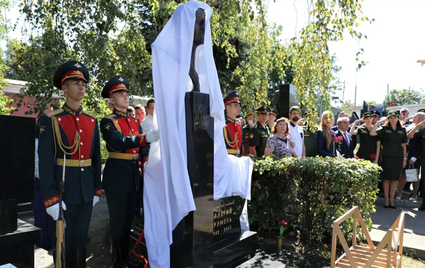 Памятник Валерию Брумелю. Фото предоставлено пресс-службой ДИМК МО РФ