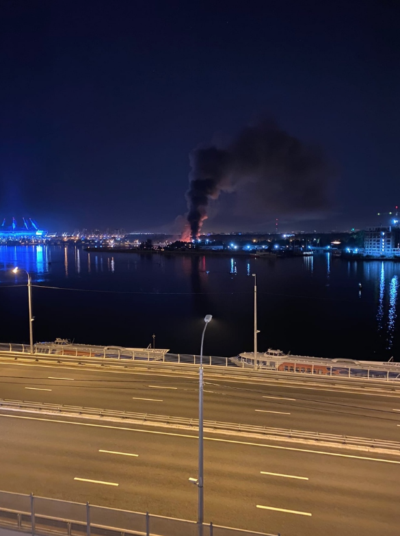 Пожар в Петроградском районе. Фото https://vk.com/spb_today, "Metro"