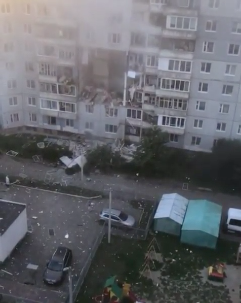 На месте взрыва в Ярославле работают кинологи – ищут людей, которые могут быть под завалами. Фото telegram-канал "Раньше всех. Ну почти"