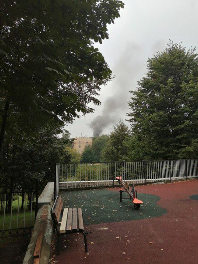Дым от пожара был виден со всего района. Фото скриншот с видео Телеграм-канал "Mash"