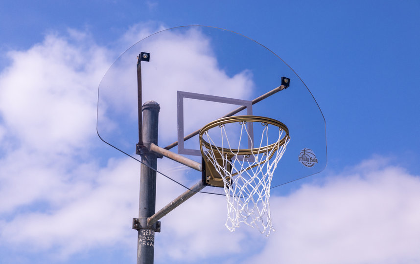 Баскетбольный щит тоже восстановили по технике кинцуге. Фото Instagram @Shafikkadi