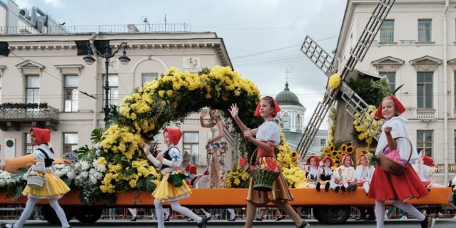 Фестиваль цветов в Петербурге.
