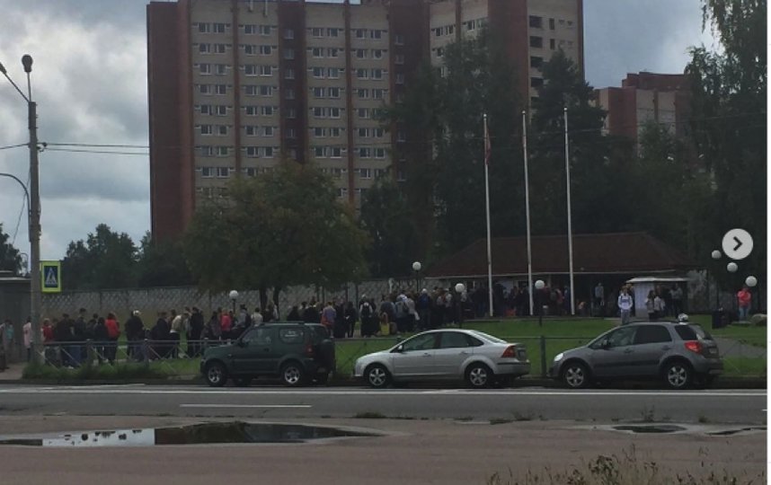 Вот такая очередь выстроилась в Петергофе. Фото https://www.instagram.com/andrey_shirokov/