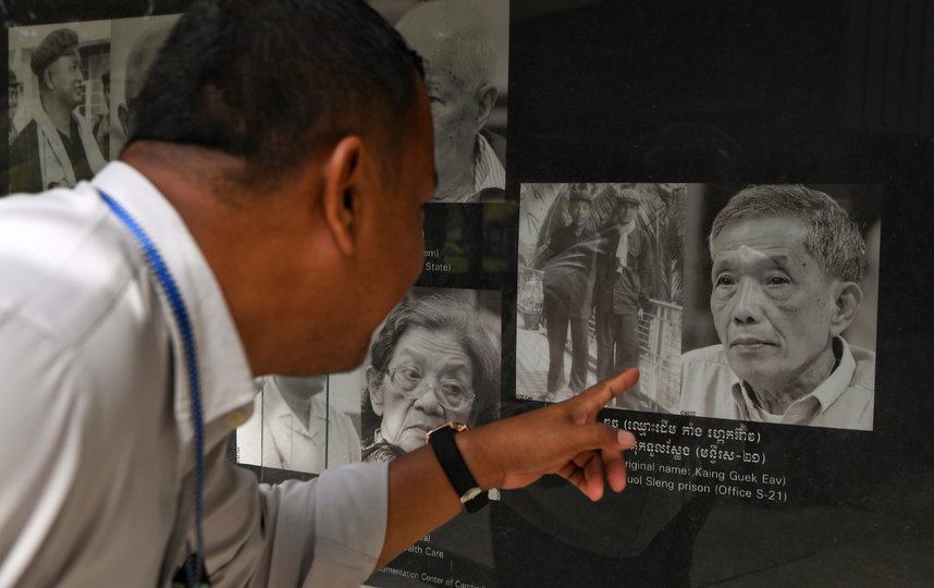 Портрет Канга Кек Иеу в музее геноцида Туол Сленг. Фото AFP