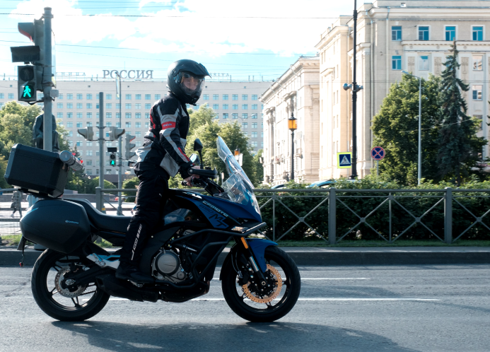 За день Алексей планирует проезжать примерно 450 км. Истории о приключениях, радостях и трудностях путешествия мотоциклист будет публиковать  в своём Instagram-аккаунте и на сайте. Фото Алена Бобрович, "Metro"