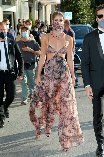 Платье Тейлор Хилл вызвало фурор. Фото Getty