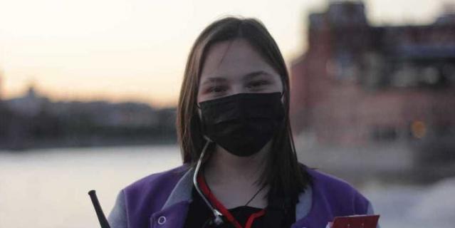 Дарья учится на факультете преподавания в начальных класса, параллельно подрабатывает в кафе и няней. Дарья учится на факультете преподавания в начальных класса, параллельно подрабатывает в кафе и няней.