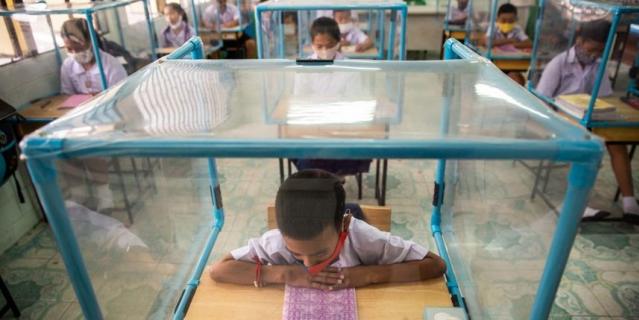 Так в школе Таиланда защищаются от коронавируса.
