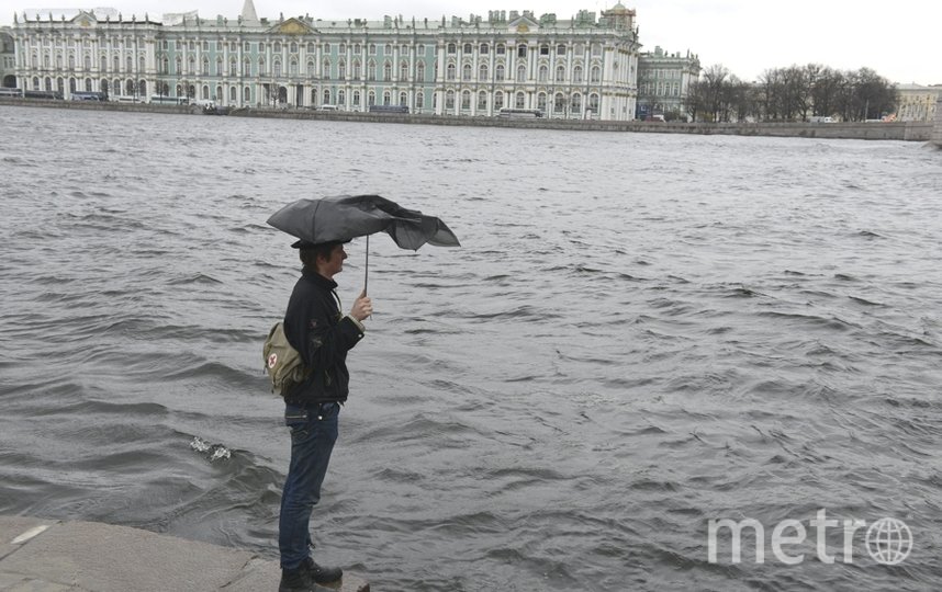 Штормовое предупреждение в Петербурге: закрыта дамба
