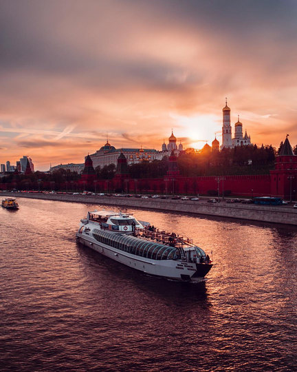 Вид на Кремль с Большого Москворецкого моста. Фото instagram @ toporkova.pro