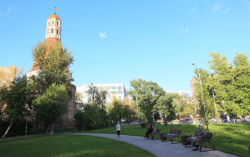 Сквер у Симонова монастыря. Фото Василий Кузьмичёнок
