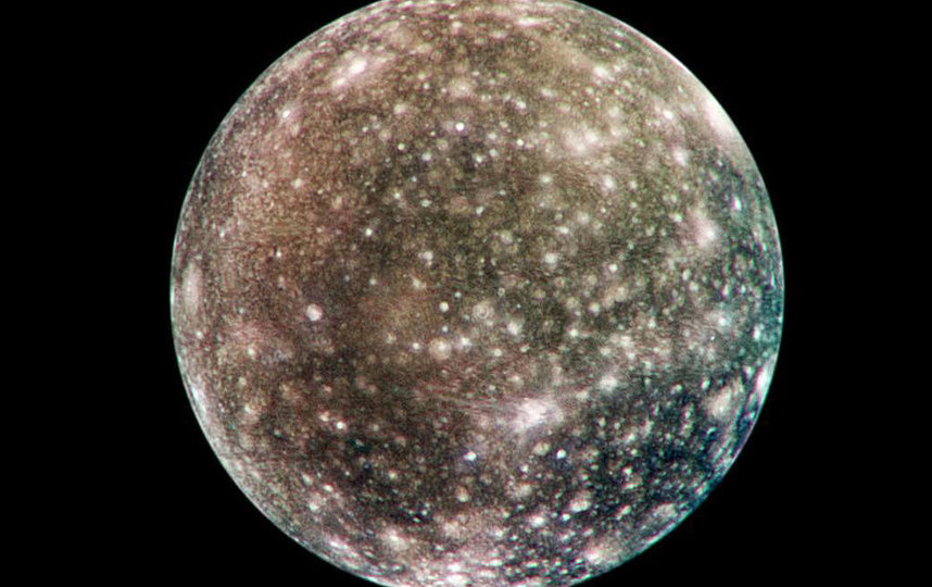 Данный снимок Каллисто был сделан космическим аппаратом "Галилео" в мае 2001 года. Фото NASA/JPL/ DLR(German Aerospace Center)