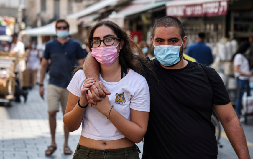 Израиль первым в мире ввёл повторный карантин из-за коронавируса. Заболеваемость там начала расти в июне. Фото AFP
