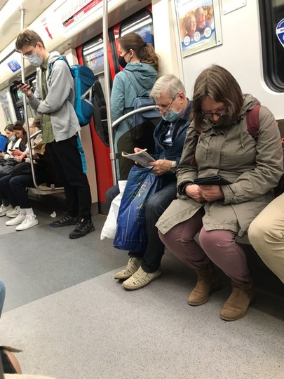 Как в Петербурге соблюдают масочный режим в метро. Фото Metro.