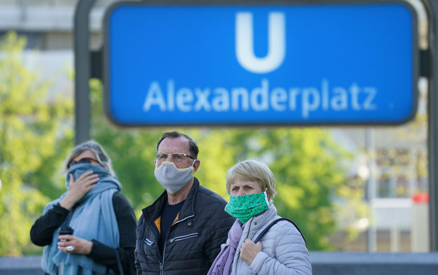 Жителям Германии необходимо носить маски в магазинах, транспорте и общественных учреждениях. Фото Getty