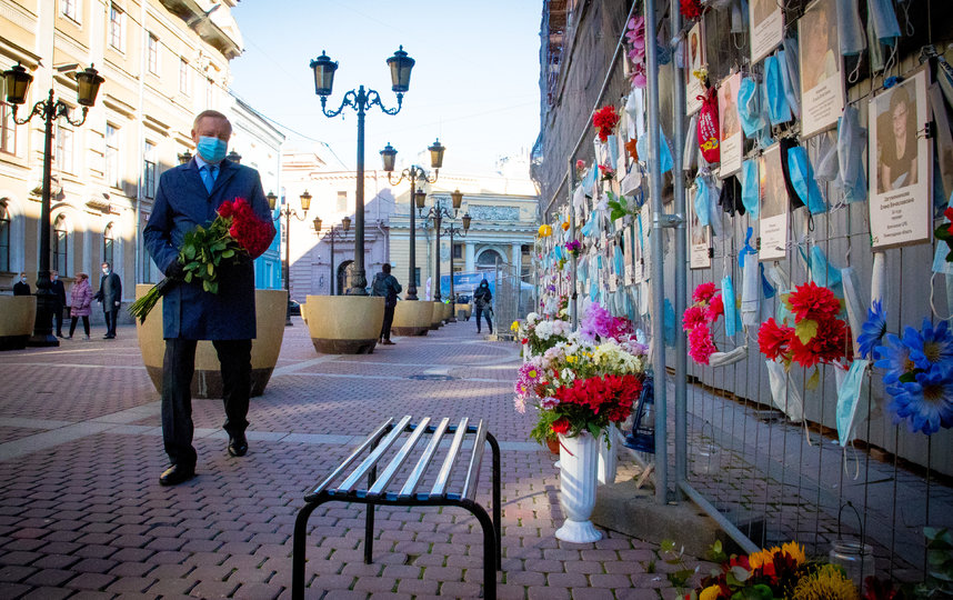  "Стена памяти" на Малой Садовой стихийно возникла в апреле этого года. Фото https://www.gov.spb.ru/