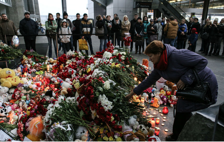 Родственники погибших в теракте в крокусе. Крушение самолета рейс 9268. Авиакатастрофа Египет Санкт-Петербург 2015.