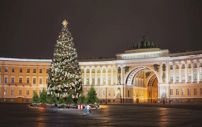 Торжеств не будет: главную елку Харькова в метро зажгли без помпы