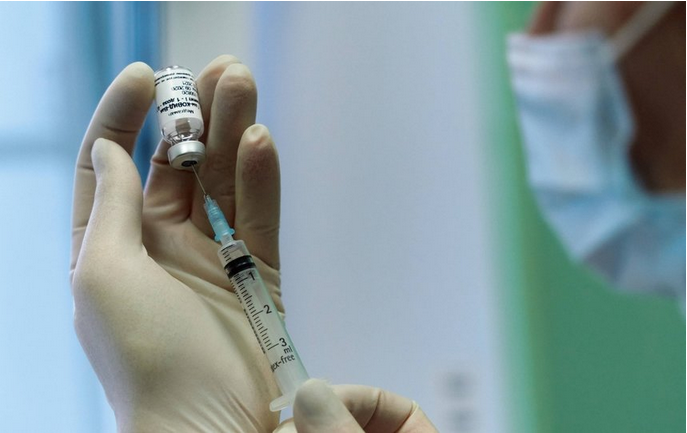 В России началась вакцинация от коронавируса. Фото Metro.
