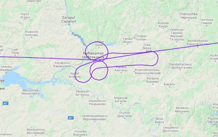 Самолет нарисовал в небе фаллический символ