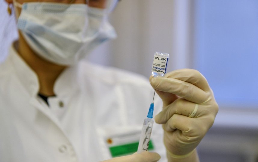 В Москве уже началась вакцинация от коронавируса. Фото Константин Морозов, пресс-служба Министерства обороны РФ.