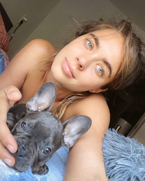 Анна Лесун с собакой. Фото Скриншот Instagram: @anyalesun
