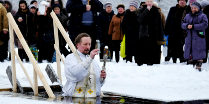 Мнения о купании в Крещение разделились: что говорят священники