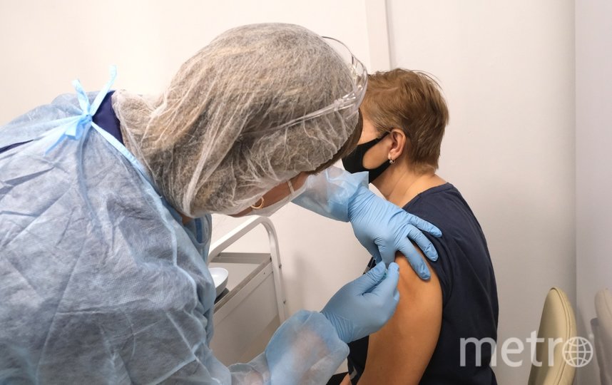 Пункт вакцинации в ТК "Невский центр". Фото Алена Бобрович, "Metro"