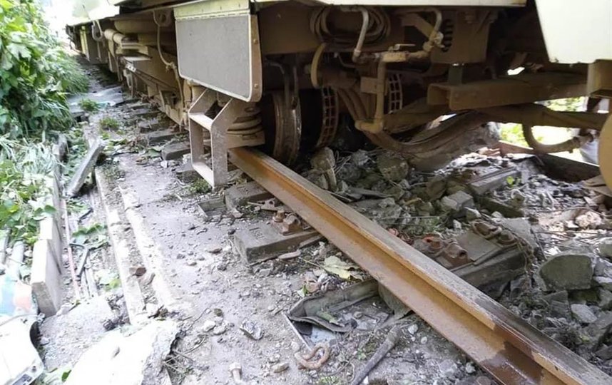 Десятки людей погибли при крушении поезда. Фото Twitter: @CCTVAsiaPacific