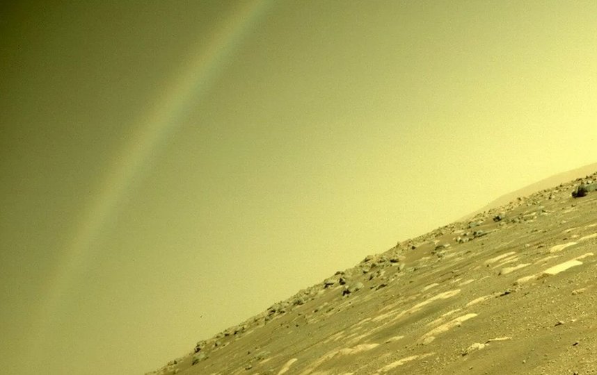 NASA объяснило "радугу" на Марсе. Фото NASA's Perseverance Mars Rover/Twitter.