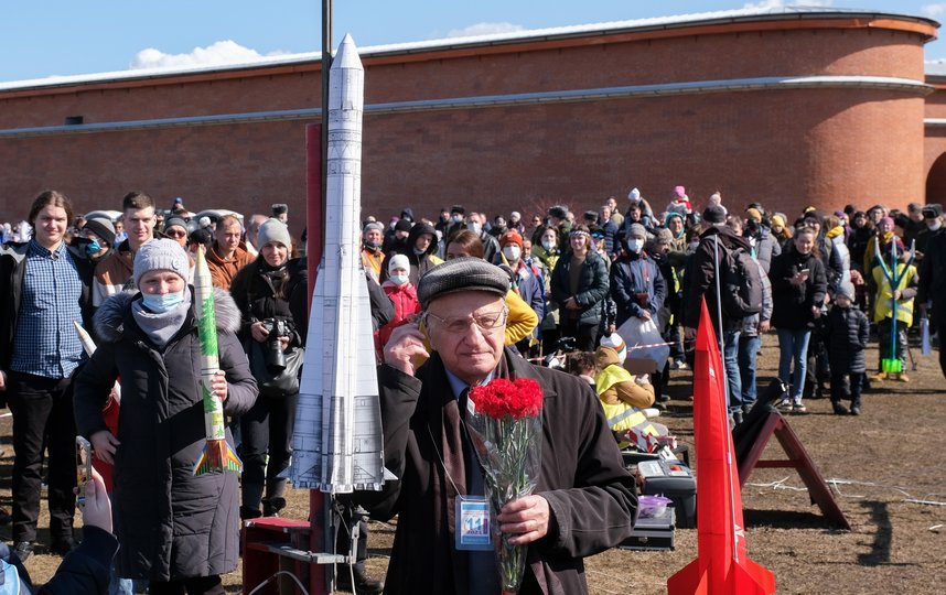Владимир Краскин на показательных стартах моделей ракет. Фото Алена Бобрович.