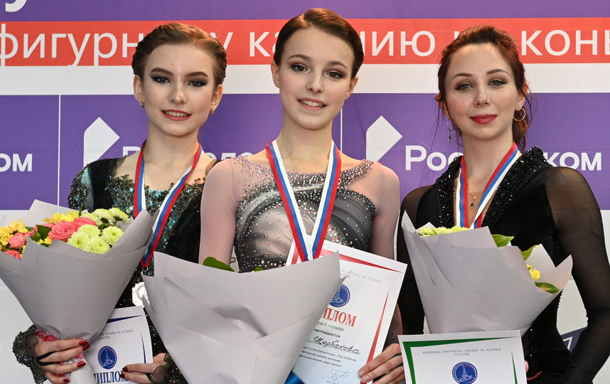 Ожидается, что Анна Щербакова (по центру) и Елизавета Туктамышева (справа) принесут в копилку сборной максимальное количество баллов. Фото Артур Лебедев, РИА Новости
